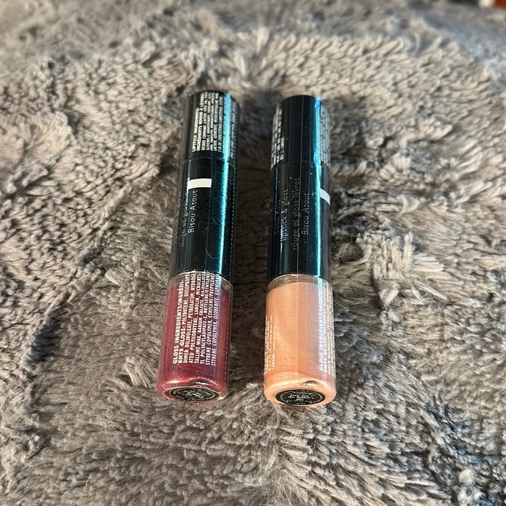 NIP”Total Kiss Lipstick & Gloss Duo”(ExAvon Lady Stock)1 WildCherry 1 PrettyPout